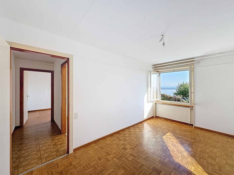 Élégante maison individuelle de 6,5 pièces avec terrasse et vue imprenable (7)