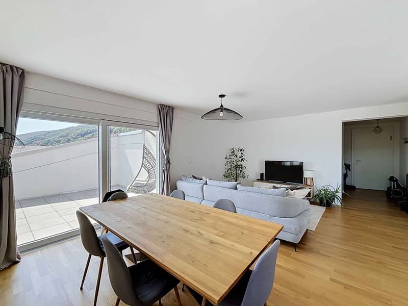 Appartement en attique de 4.5 pièces entre lumière et sérénité (1)