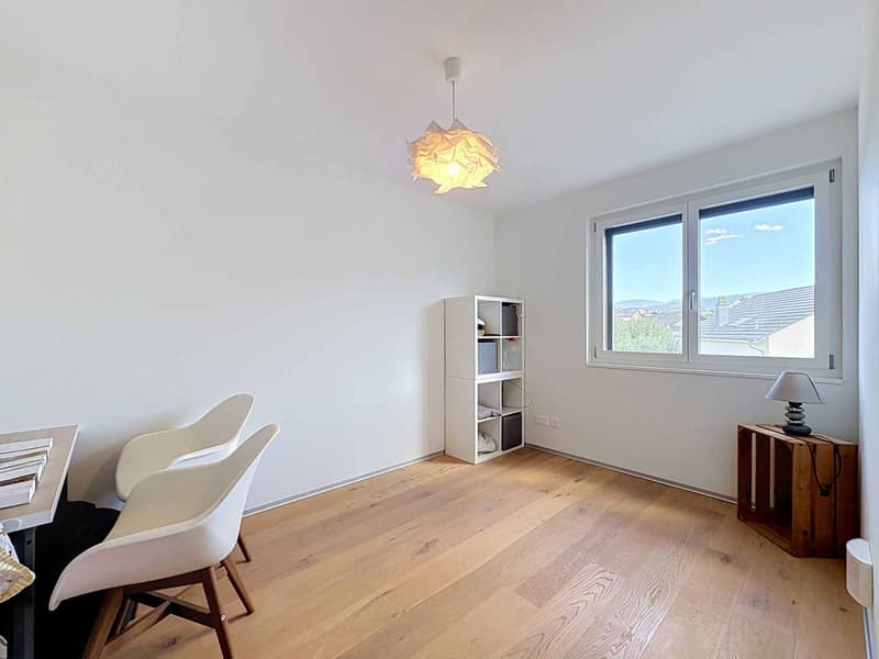 Villa familiale avec espace professionnel indépendant dans un cadre verdoyant (11)