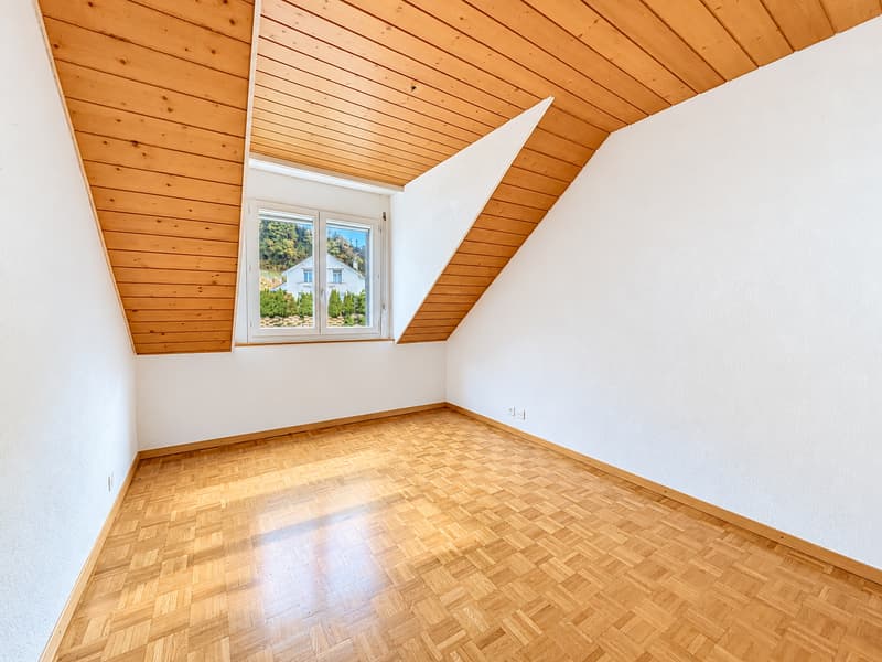 Duplex de caractère au charme authentique et au beau potentiel (5)
