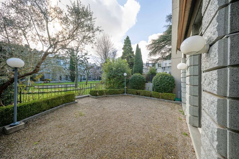 À vendre : Hôtel particulier familial avec jardins - Rive gauche (1)