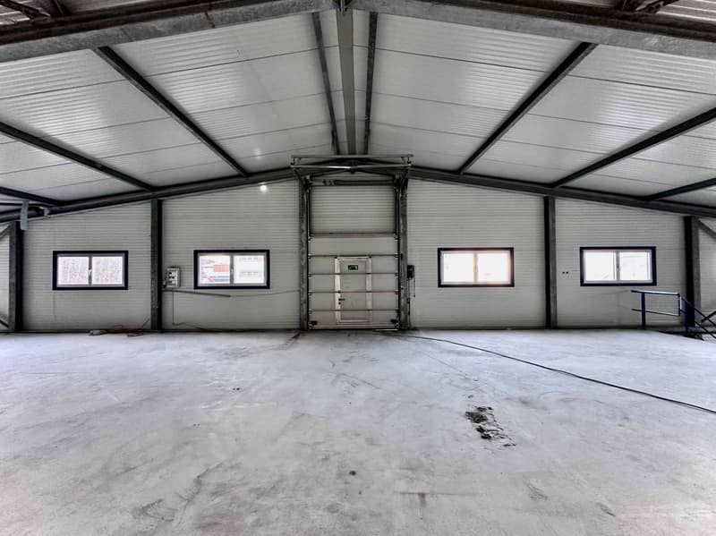 Halle industrielle de 2350 m2 à vendre à Sion région (3)