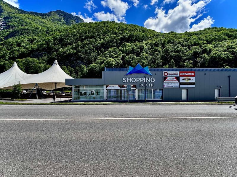 1'400 m² disponibles au Centre Commercial SHOPPING ROCHE (1)
