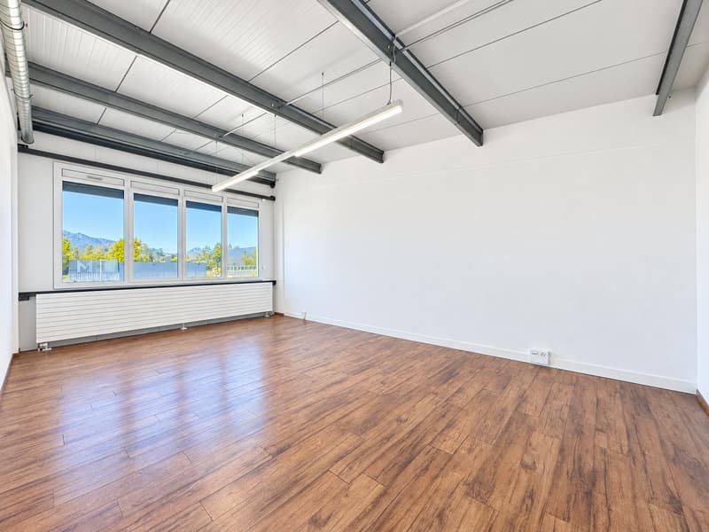 Bureaux, showroom, locaux de 170 m2 à louer à Rossens (2)