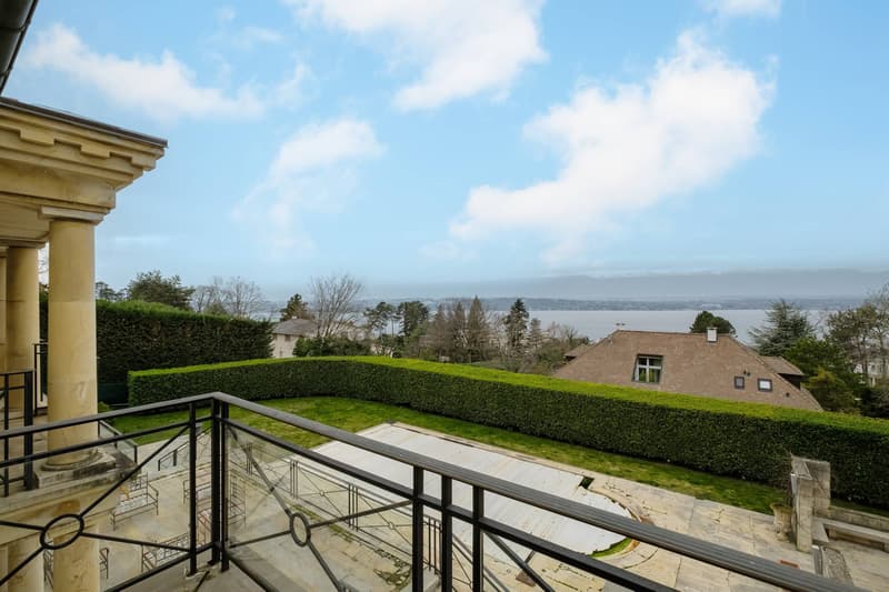 Vaste maison de maître divisée en 2 logements avec vue lac (3)