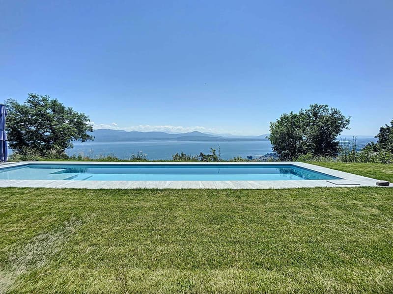 Superbe propriété rénovée avec piscine et vue imprenable (2)