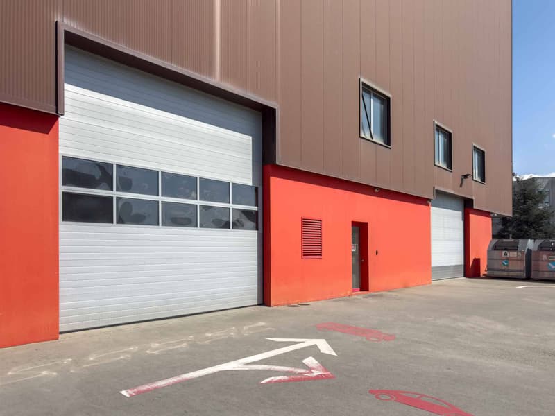 Dépôt Logistique -aménagé de racks - accès quais de Déchargement (7)