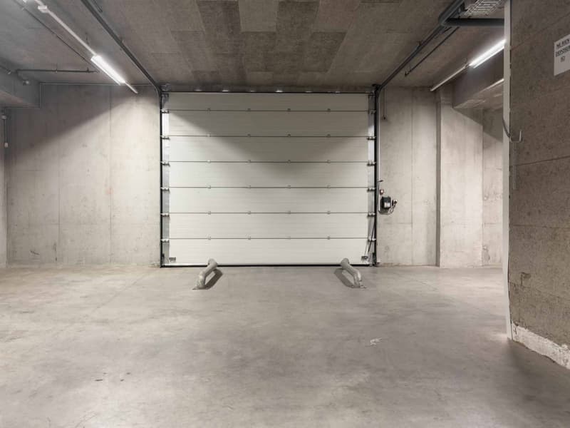 Magnifique dépôt Logistique de 1'000m² avec Quais de Déchargement (8)