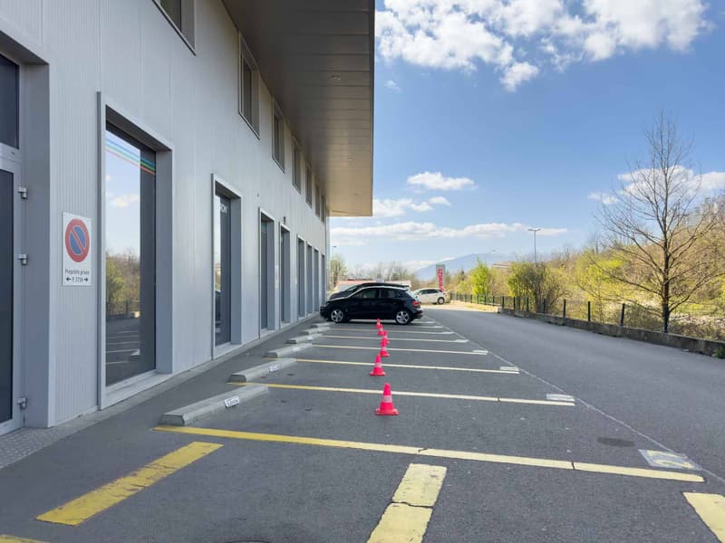 Magnifique dépôt Logistique de 2'157m² avec Quais de Déchargement (11)