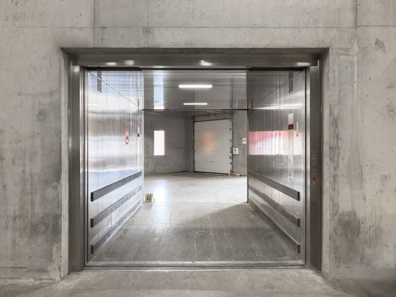 Magnifique dépôt Logistique de 2'157m² avec Quais de Déchargement (5)