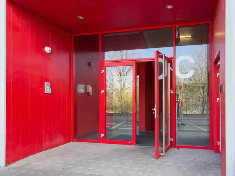 Magnifique dépôt Logistique de 2'157m² avec Quais de Déchargement (12)