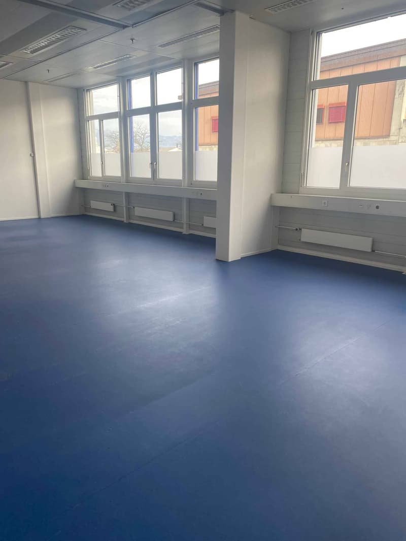 Atélier de 92 m2 au rez supérieur Zone FTI (4)