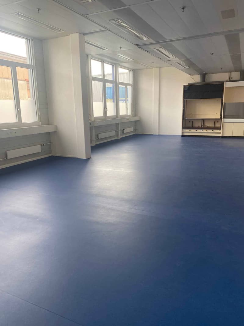 Atélier de 92 m2 au rez supérieur Zone FTI (3)