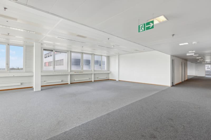Locaux de 118 m2 au 3ème étage Zone FTI (3)