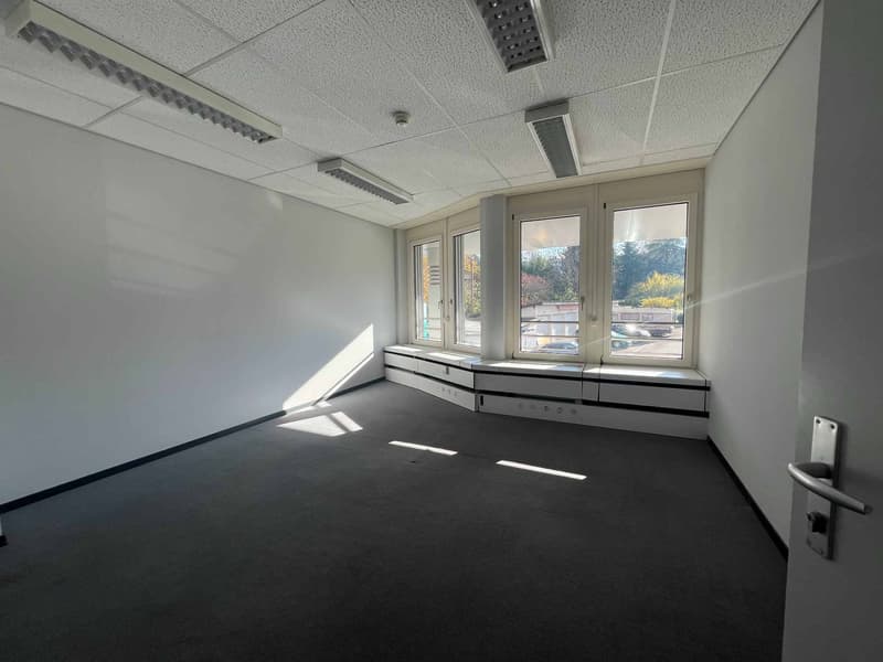 Bureaux de 240m2 lumineux à proximité de l'aéroport et de la Place des Nations (4)
