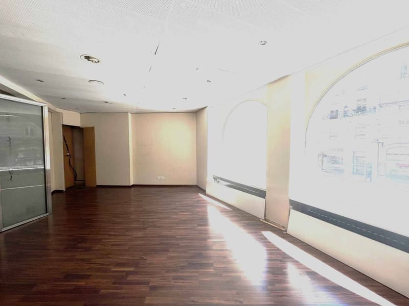 Arcade - Visibilité optimale- proche gare Cornavin (4)