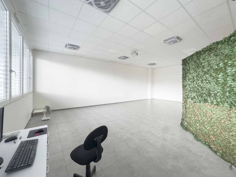 Bureau lumineux de 125 m² en open-space (4)