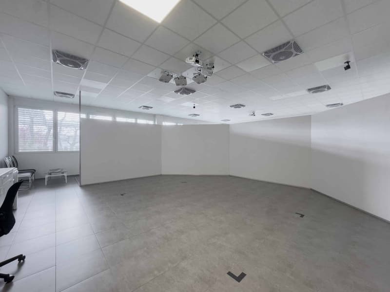 Bureau lumineux de 125 m² en open-space (2)