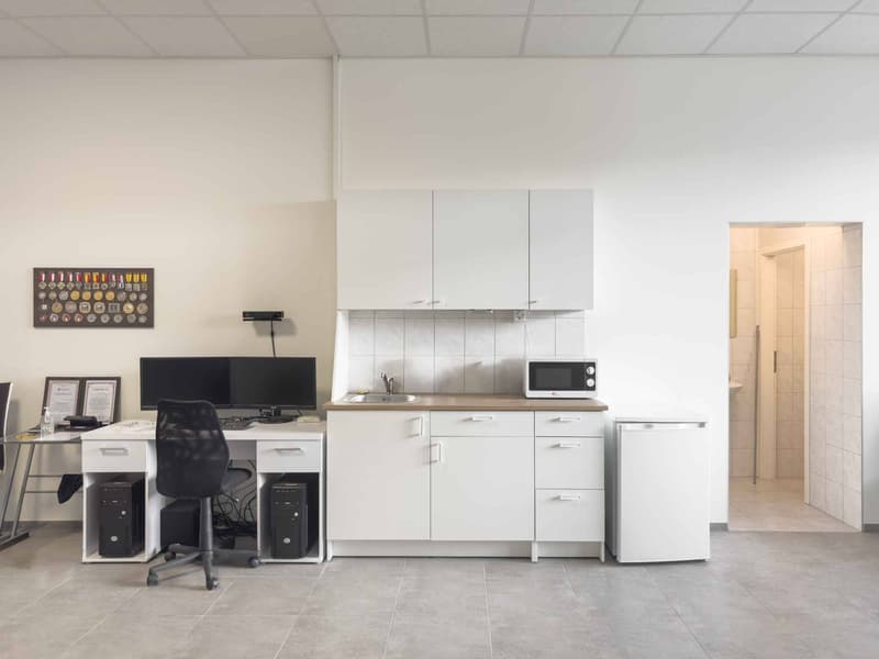 Bureau lumineux de 125 m² en open-space (3)