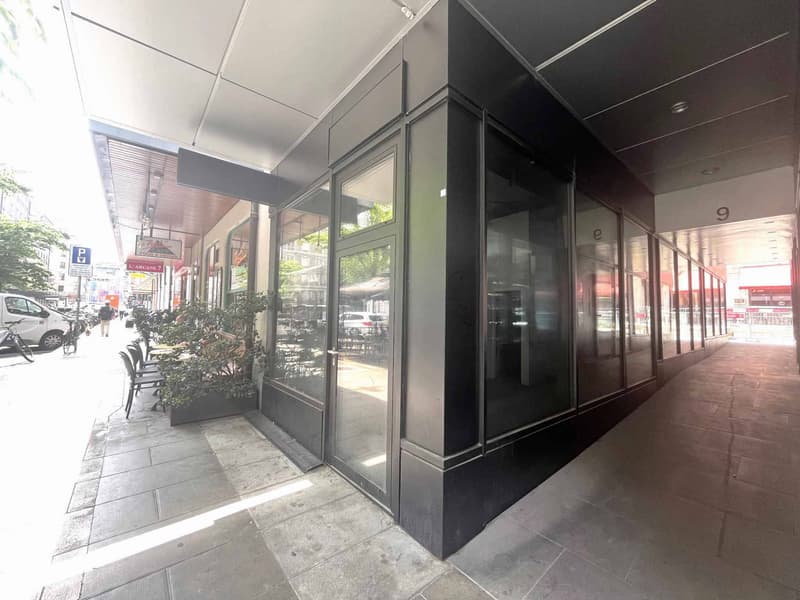 Emplacement stratégique : arcade de 100m² en plein cur d'une zone passante (3)