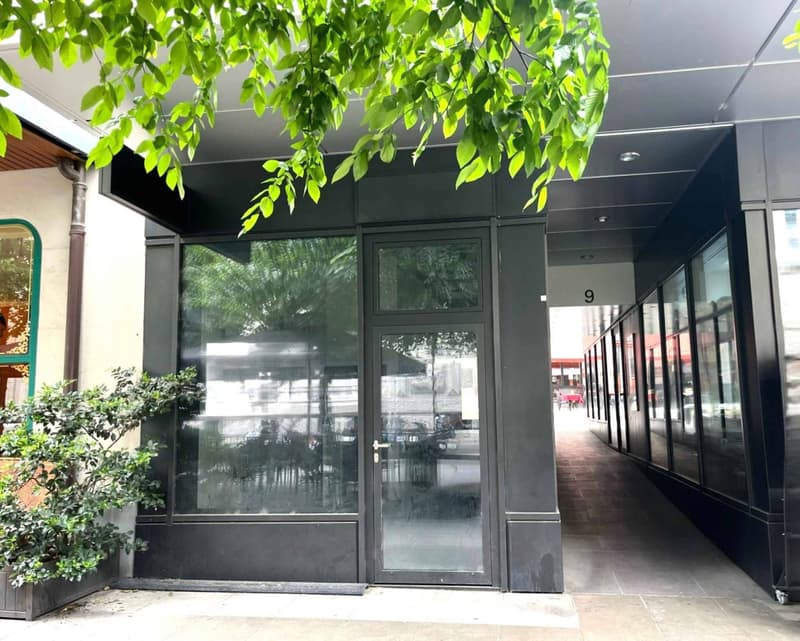 Emplacement stratégique : arcade de 100m² en plein cur d'une zone passante (2)