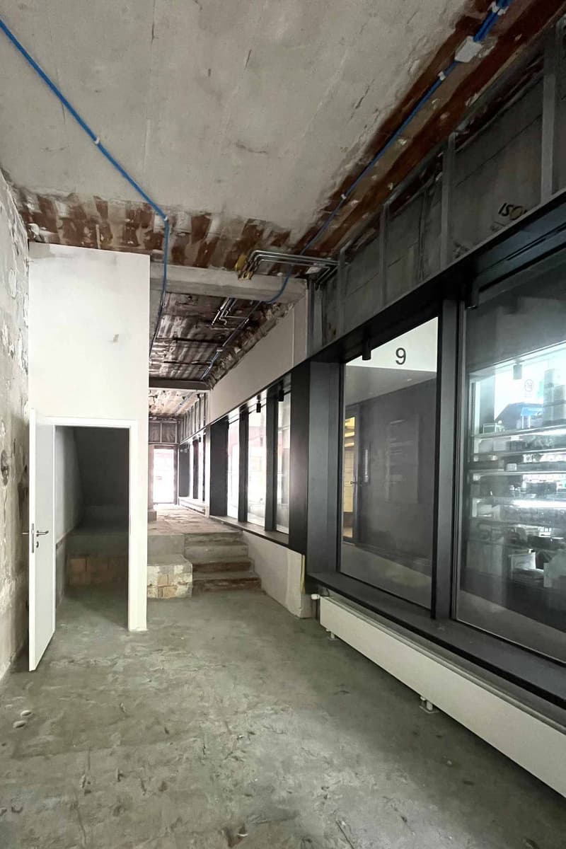 Emplacement stratégique : arcade de 100m² en plein cur d'une zone passante (4)