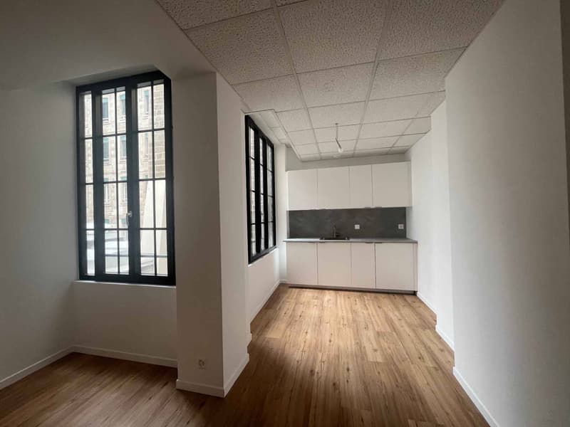 BUREAUX D'EXCEPTION DE 177 M² - RUE DE LA CROIX-D'OR (7)