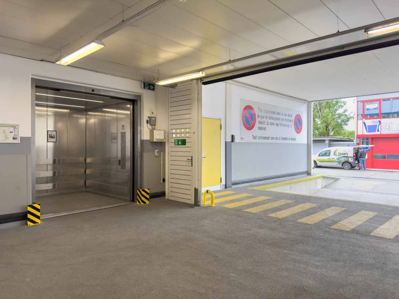 Surface polyvalente de 180 m²  Chemin du Château-Bloch 10 (5)