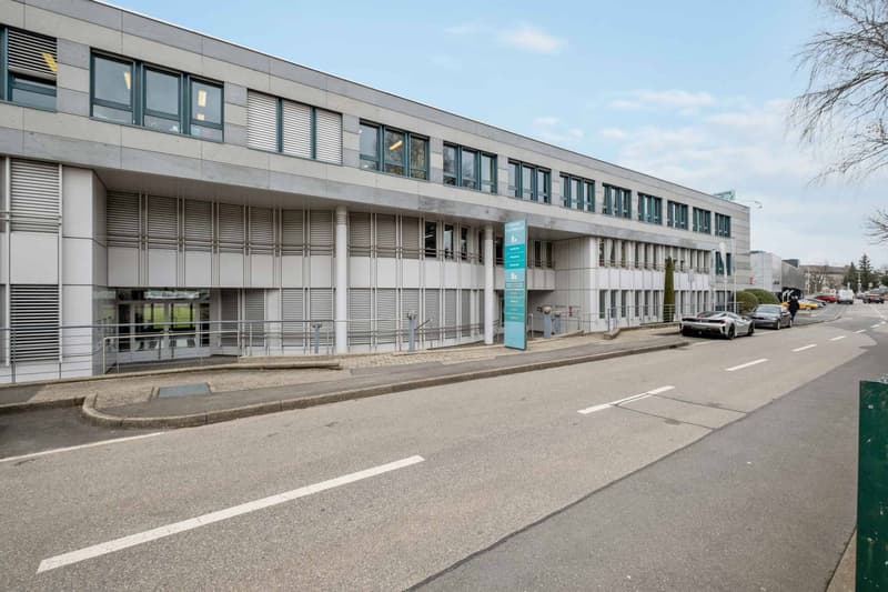 Bureaux 242m2 lumineux à proximité de l'aéroport et de la Place des Nations (5)