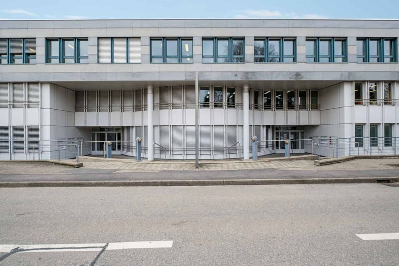 Bureaux de 152m2 lumineux à proximité de l'aéroport et de la Place des Nations (1)
