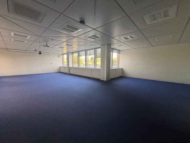 1 381 m² de bureaux à louer modulables et divisibles à partir de 37 m² (1)