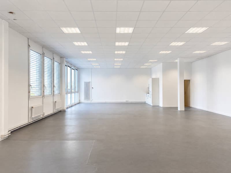 Surface polyvalente de 180 m² Chemin du Château-Bloch 10 (1)