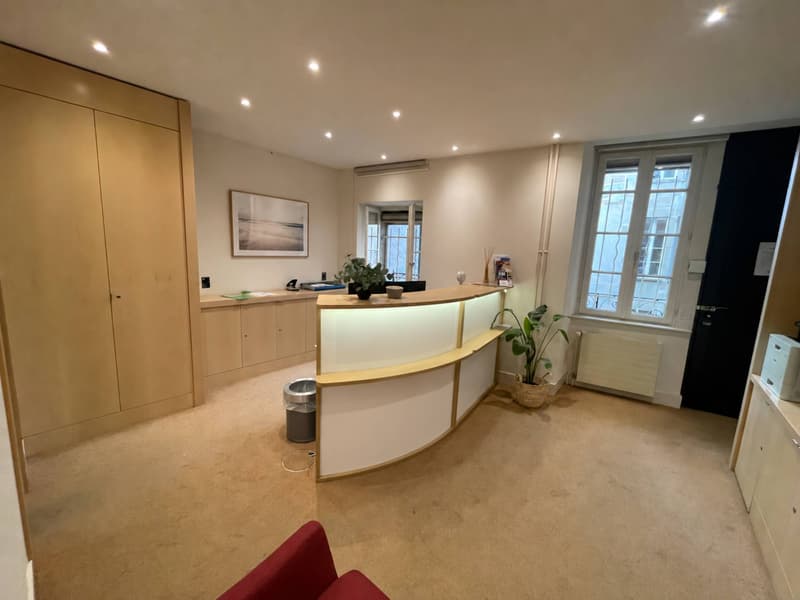Bureau 158m2 - Vieille-Ville (2)