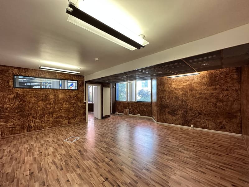 Showroom, bureaux, locaux de 180 m2 à louer à la Chaux-de-Fonds (5)