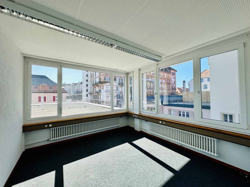 Bureaux modernes et lumineux 159 m2 à louer à la Chaux-de-Fonds (2)