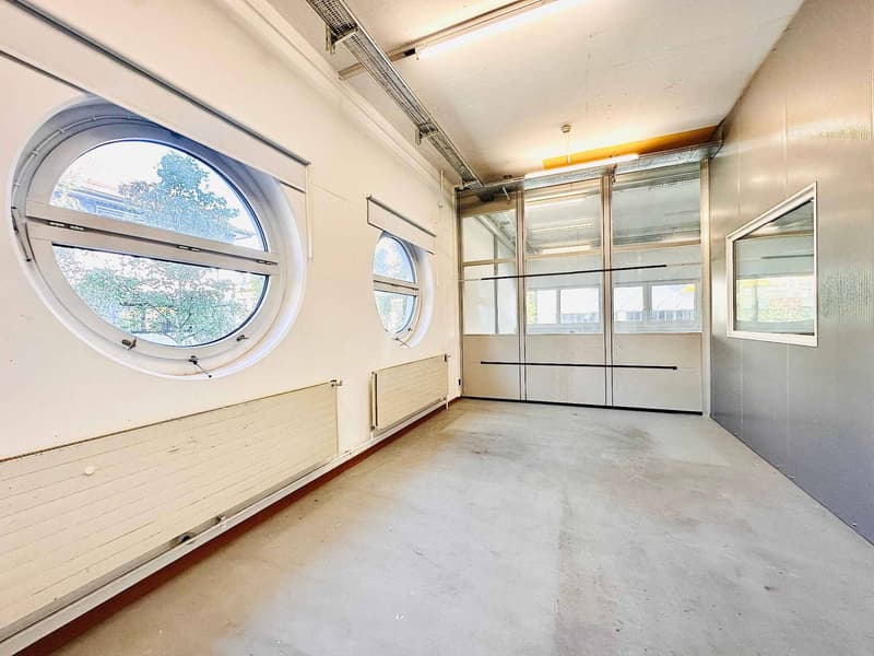 Lausanne : Espace industriel et commercial au RDC (4)