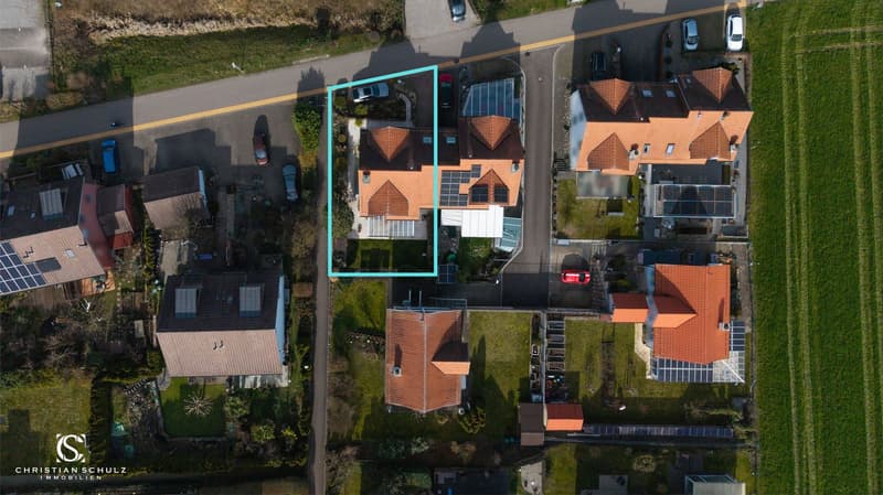 House with solar panels, garage, swimming pool, multiple cars parked