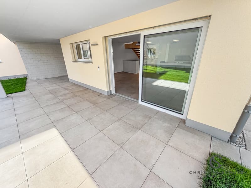 Grosse überdachte Terrasse, Wohn- und Esszimmer