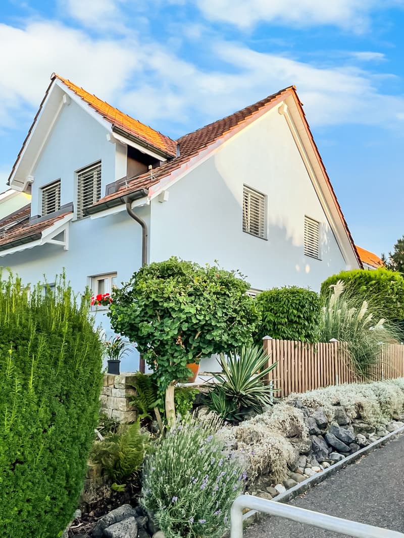 Einfamilienhaus mit Garten und Seesicht