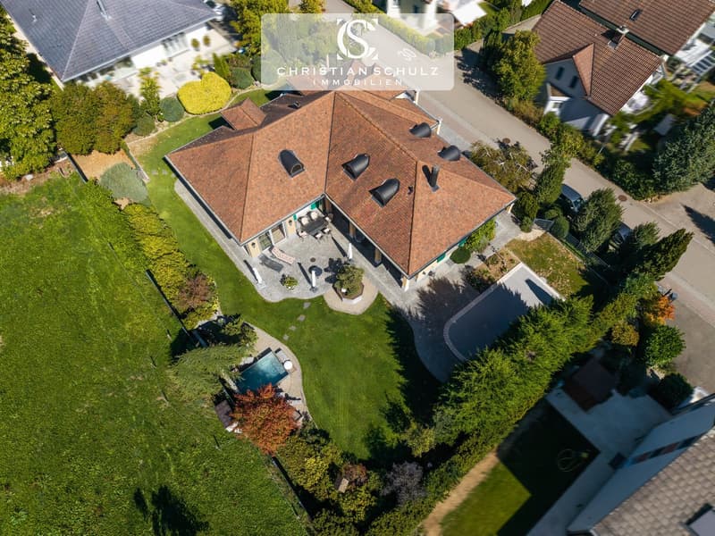 Toskanische Villa mit Säntisblick