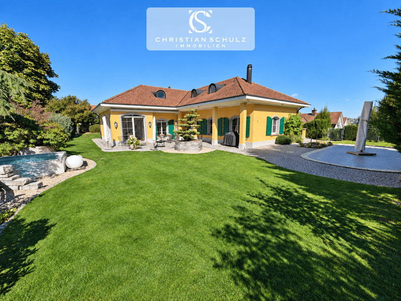Toskanische Villa mit Säntisblick