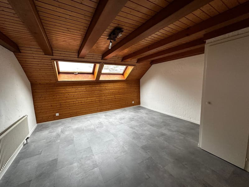 empty room, wooden ceiling, wooden walls, gray floor, two windows, radiator