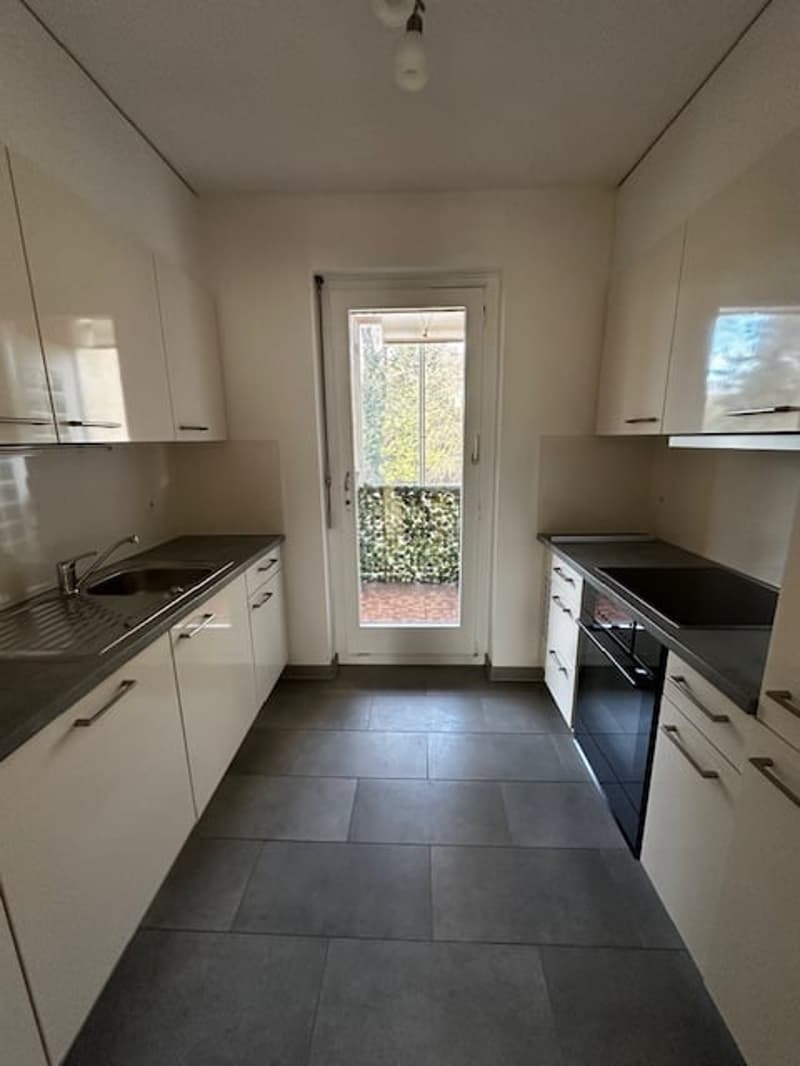 Spacieux appartement 4.5 pièces avec balcon et parking à Delémont (12)
