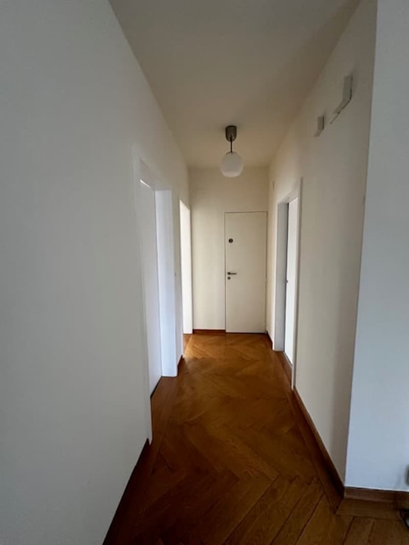 Spacieux appartement 4.5 pièces avec balcon et parking à Delémont (7)