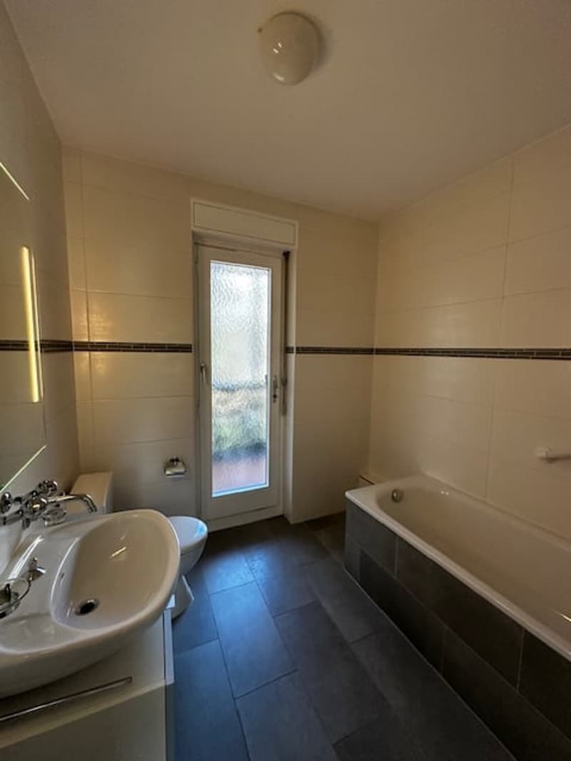 Spacieux appartement 4.5 pièces avec balcon et parking à Delémont (22)