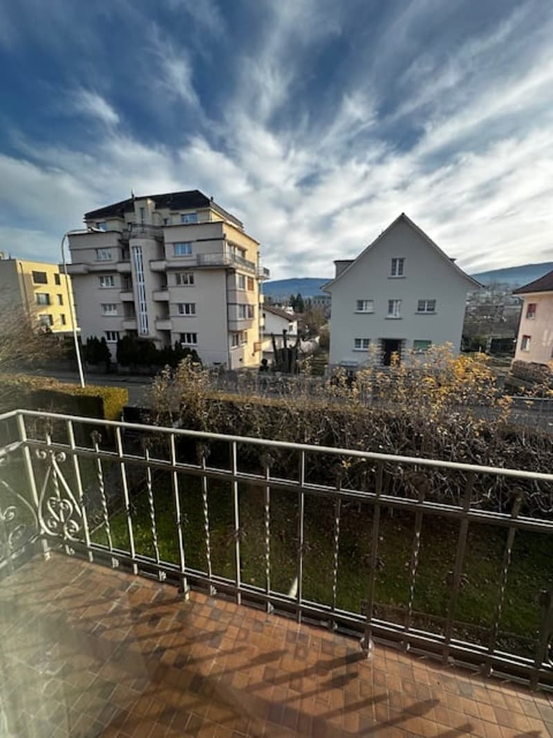 Spacieux appartement 4.5 pièces avec balcon et parking à Delémont (1)