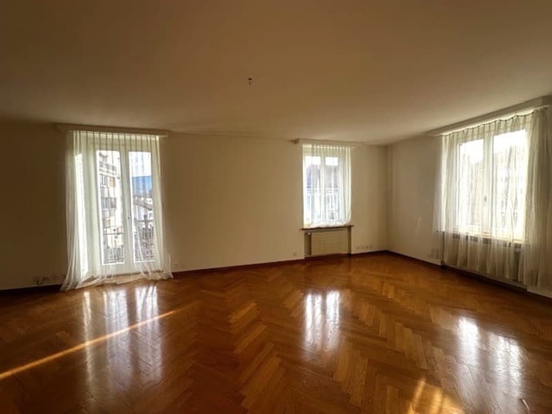 Spacieux appartement 4.5 pièces avec balcon et parking à Delémont (4)