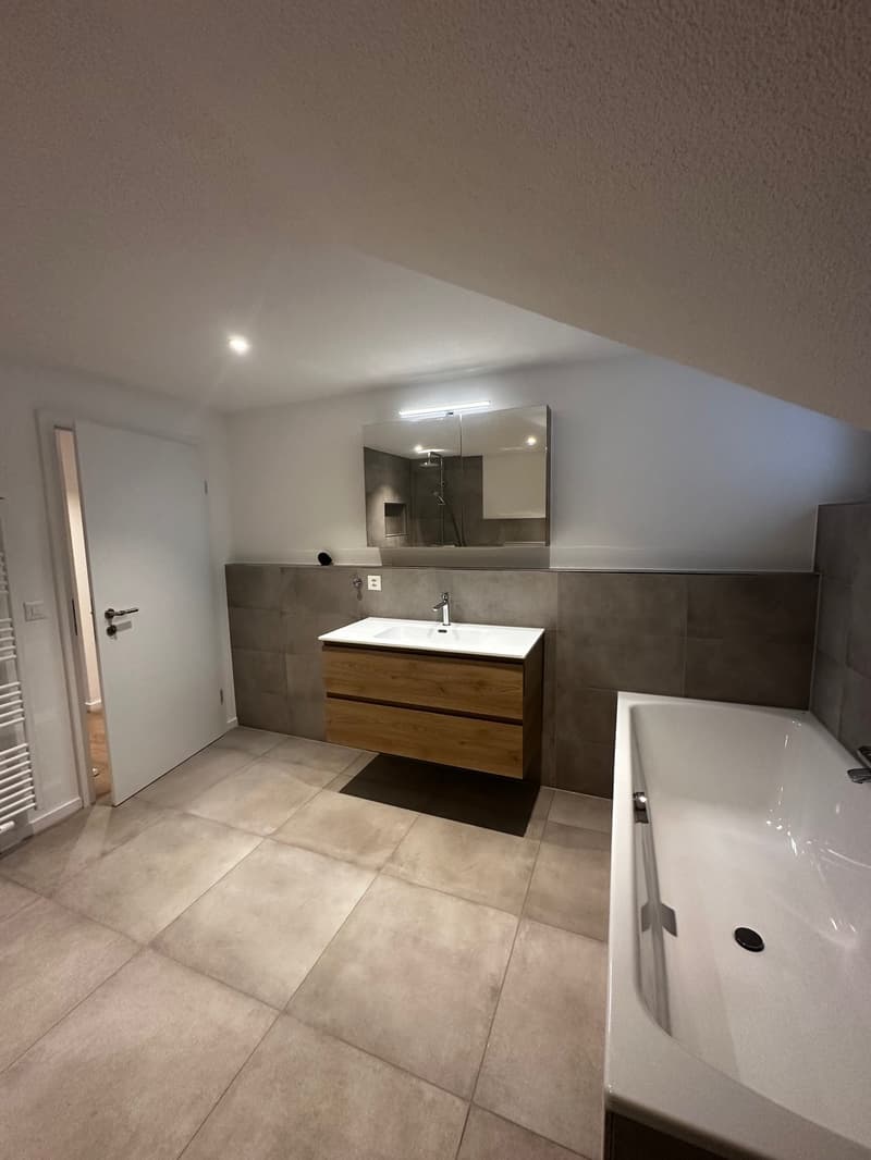 Spacieux appartement de 4,5 pièces rénové à Bévilard (7)