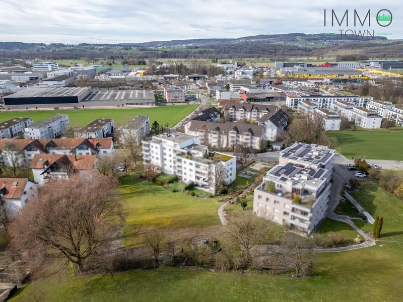 Grosszügige 4.5-Zimmer-Wohnung mit tollem Weitblick ins Grüne und guter Anbindung (11)