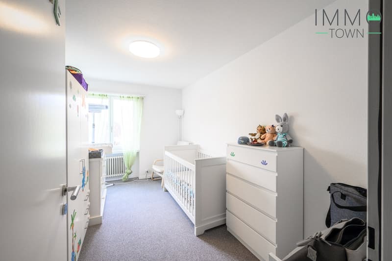 Grosszügige 4.5-Zimmer-Wohnung mit tollem Weitblick ins Grüne und guter Anbindung (6)
